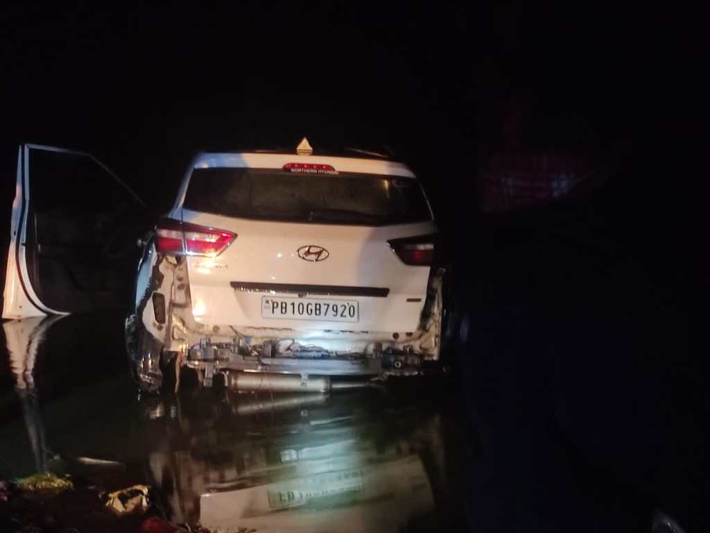 शेरगढ घाट पर रेलिंग तोडकर नदी में समायी क्रेटा, मर्चेन्ट नेवी के करन सहगल&nbsp;डूबे