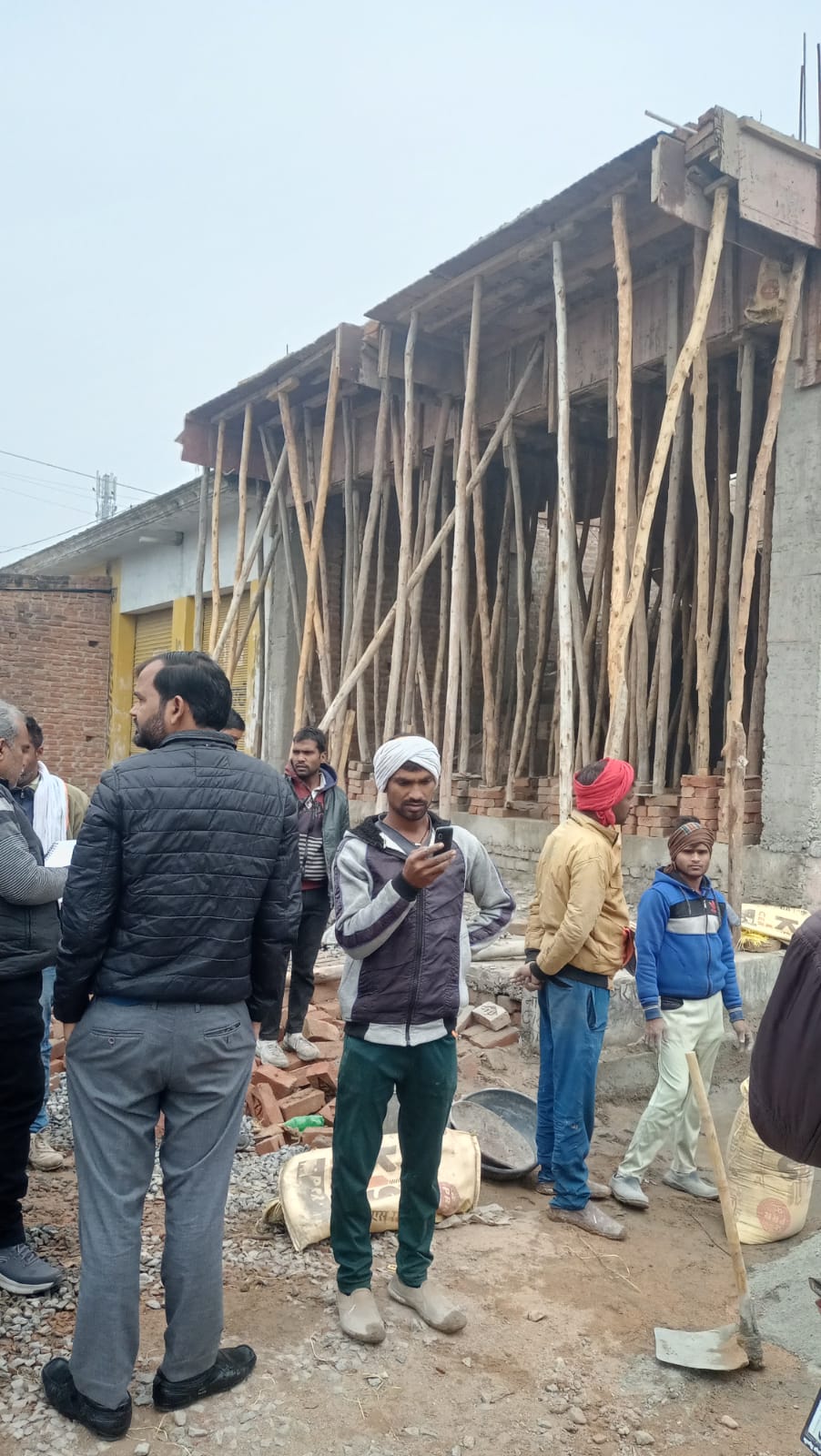 राठ रोड और अजनारी रोड पर ओडीए की दविश, होटल नेत्र अस्पताल व प्लाटिंग को रोक 14 लोगों को जारी किया&nbsp;नोटिस