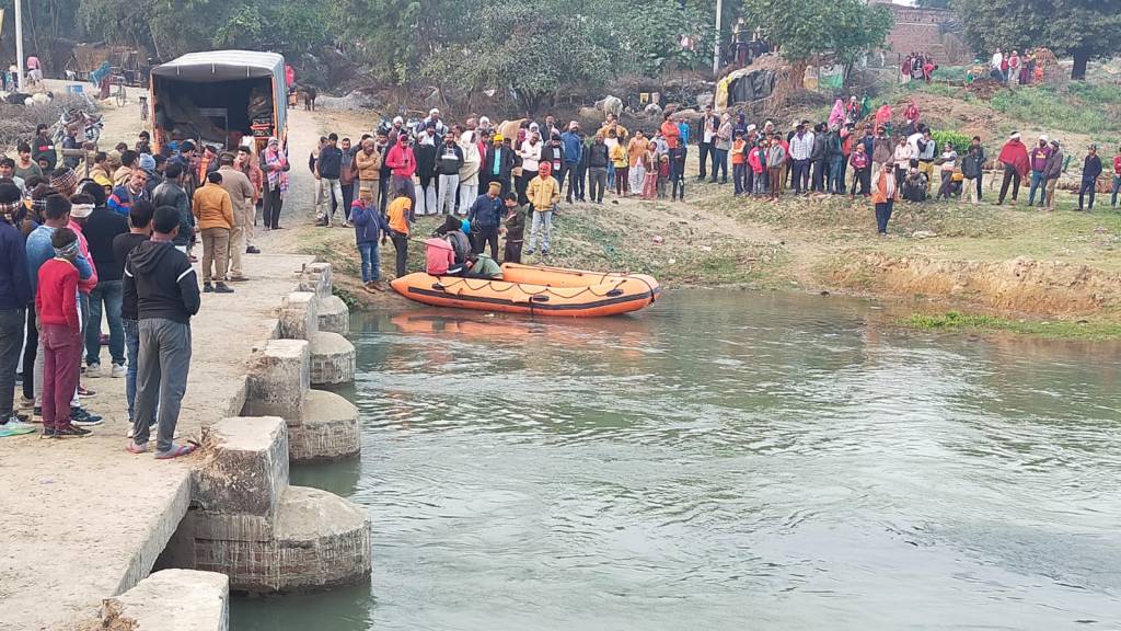 मलंगा नाले में डूबे बालक को तीसरे दिन भी नहीं निकाला जा सका बाहर, आक्रोशित ग्रामीणों ने लगाया&nbsp;जाम