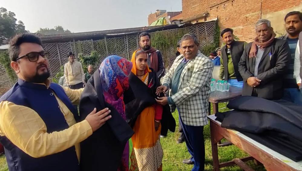 बेसहारा लोगों के सहारा बने संतोष यादव एंड&nbsp;सन