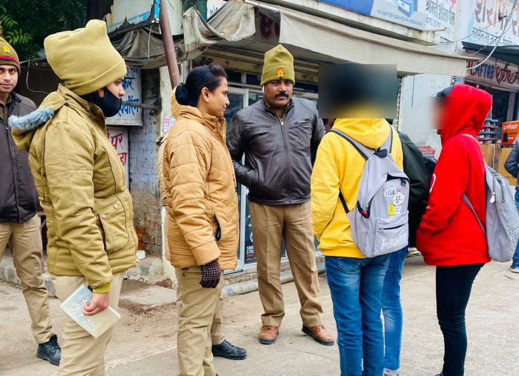 पुलिस की तत्पर पहल से जंगल में बकरिया चराते समय गुम हुयी महिला सकुशल घर&nbsp;पहुंची