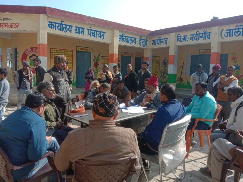 दीन-हीन जनता को शासन के केन्द्र में लाने की कवायद , नायब तहसीलदार ने पोर्टल के फरियादियों को दिया&nbsp;दिलासा