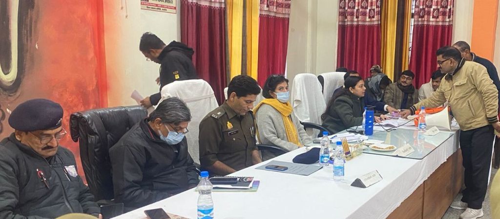 ठण्ड और कोहरे का असर पीड़ितों पर , सम्पूर्ण समाधान दिवस में फ़रियाद के लिए आने का न जुटा सके&nbsp;साहस