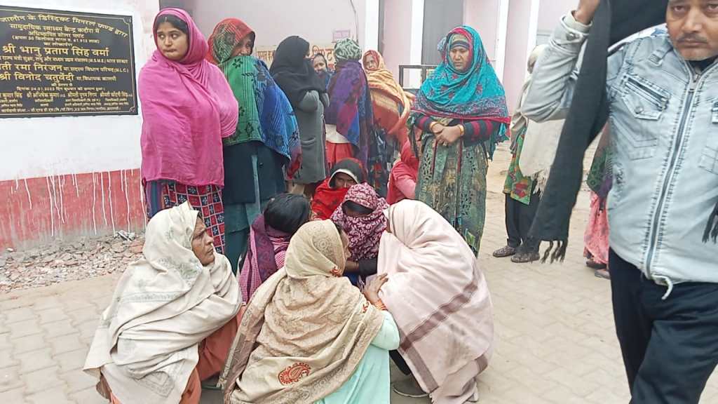 घने कोहरे के कारण हाइवे पर खराब खड़े डी सी एम से टकराई बुलेरो,चालक की&nbsp;मौत