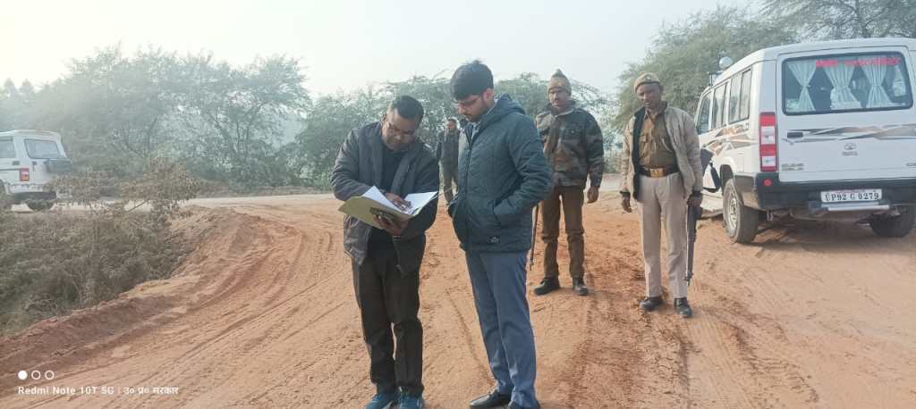 बिना रायल्टी कागजों के मौरम ढो रहे 4 ट्रक पकडे, एसडीएम अभिषेक कुमार द्वारा&nbsp;धरपकड
