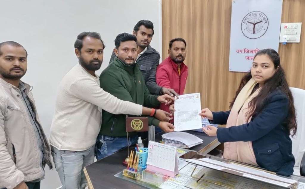 कैटल कैचर से गो वंश पकडवाने को पशु क्रूरता बता कर विरोध में सौंपा&nbsp;ज्ञापन