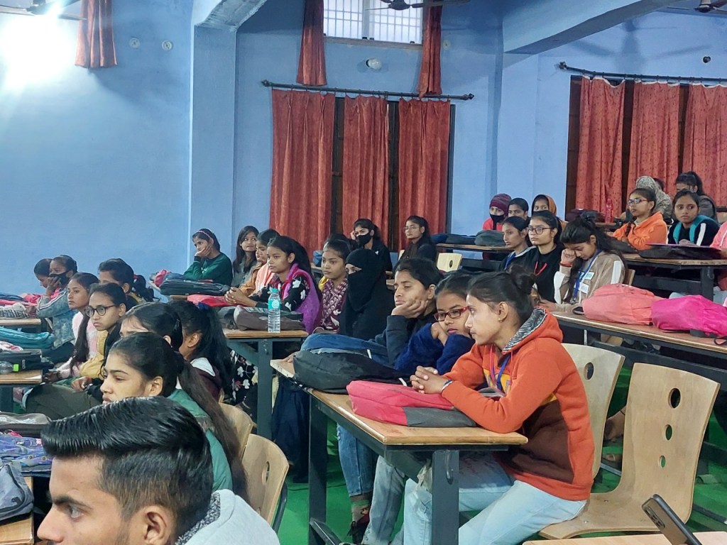 डिग्री छात्रों के लिए नेहरु युवा केंद्र ने आयोजित कराई कैरियर गाइडेंस&nbsp;कार्यशाला