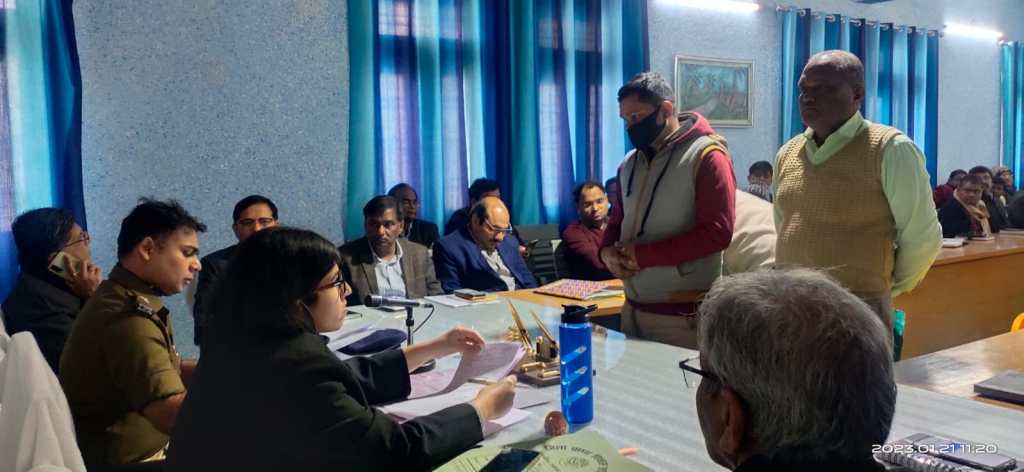 सम्पूर्ण समाधान दिवस को ले कर डी एम ने जिला स्तरीय अधिकारियों को फिर किया आगाह , शिकायतों के निस्तारण में ईमानदारी दिखाने की&nbsp;अपेक्षा