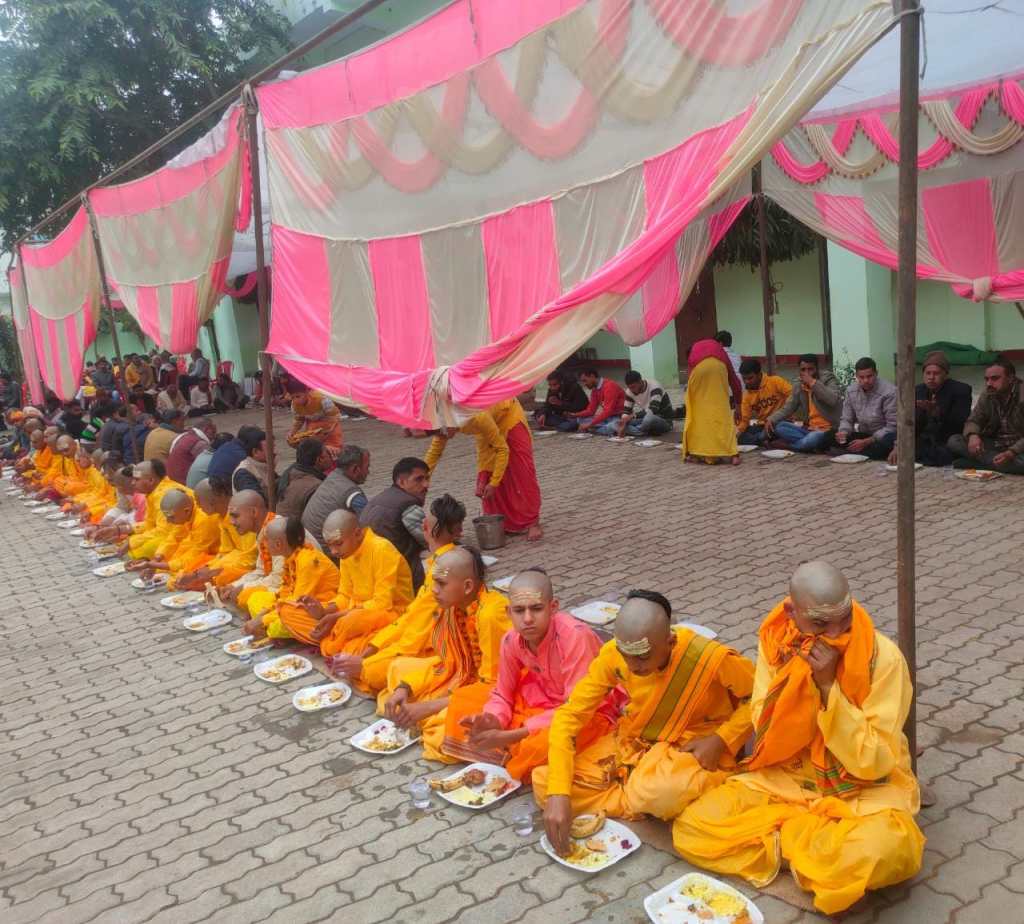 संस्कृत महाविद्यालय में 52 बटुकों का जनेऊ&nbsp;संस्कार