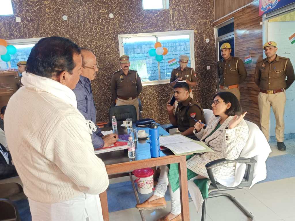 शिकायतों के निस्तारण को पखने के लिए फरियादियों के मोबाइल नंबर पर क्रॉस&nbsp;चेक