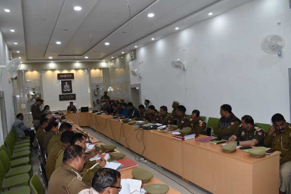 नये एसपी की पहली क्राइम मीटिंग में साहब की पैनी निगहबानी से सिहरे थाना&nbsp;प्रभारी