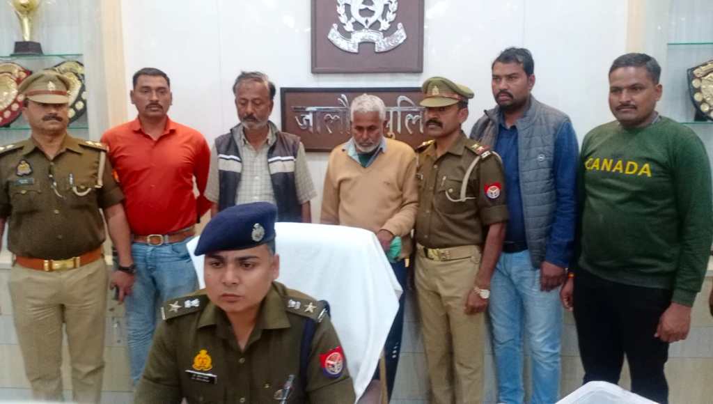 बोहद्पुरा के जंगल में अवैध शराब की बड़ी फैक्ट्री पकड़ी गयी , बने अधबने तमंचों का भारी जखीरा बरामद