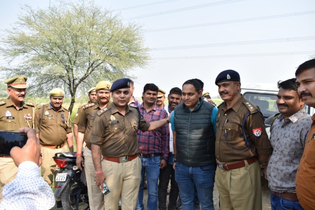 जाबांज योगेश  पाठक ने एक और मुठभेड़ में 50 हजार के इनामी को किया लंगडा , एस पी ने पीठ थपथपा कर की हौंसला अफजाई  