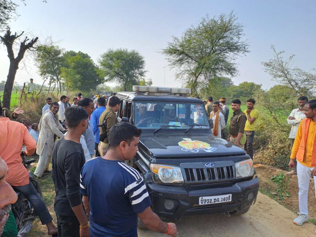 नशे में धुत चालक की लापरवाही से स्कूल वैन पेड़ से टकराई, दर्जनभर बच्चे&nbsp;घायल
