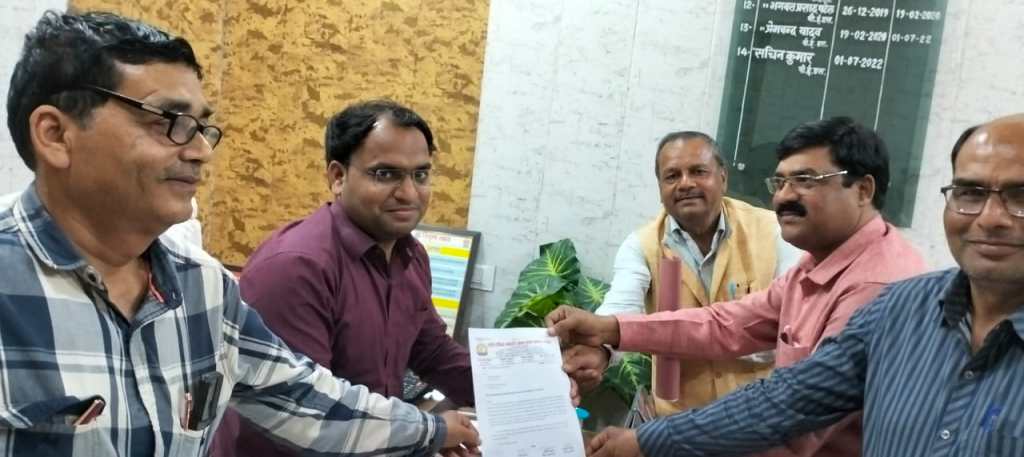 भाई दूज को अवकाश घोषित करने की बी एस ए के सामने शैक्षिक महासंघ ने&nbsp;उठाई