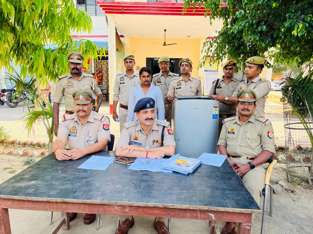 मजदूर के घर एक माह पहले हुयी फ्रिज, टी.वी. की चोरी का रिपोर्ट के अगले ही दिन&nbsp;पर्दाफाश