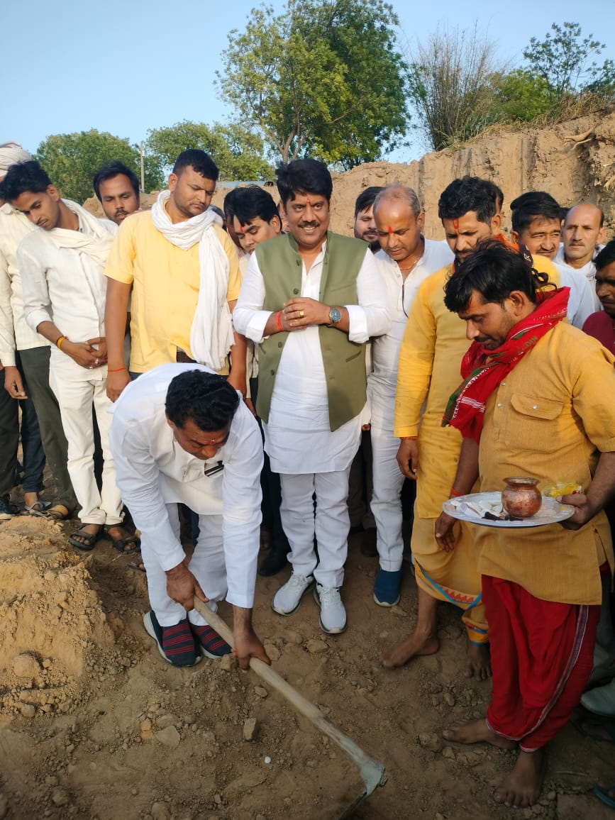 पचनद के बाढ़ से उजड़ रहे गाँवों को बचाने के लिए बनेगी सवा चार करोड़ की लागत से सुरक्षा भित्ति , विधायक मूलचंद्र ने किया भूमि&nbsp;पूजन