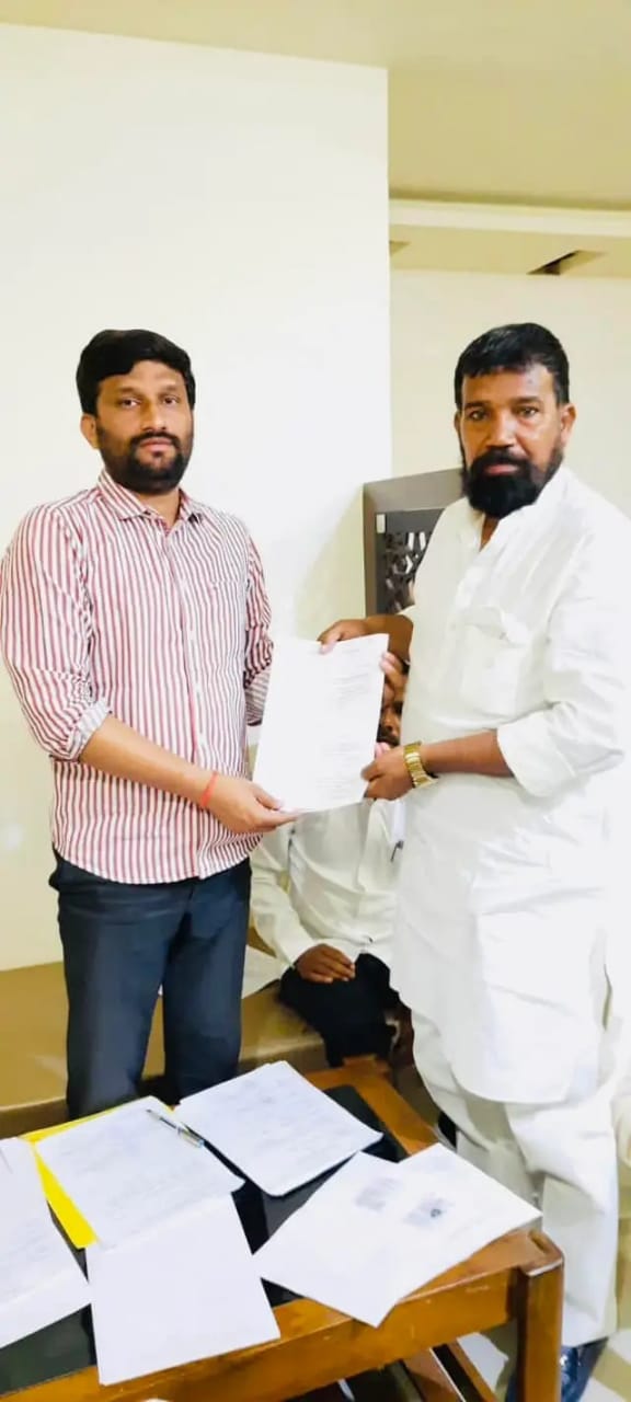 सपा ने कोंच में वरिष्ठ नेता सरनाम सिंह यादव को दिखायी हरी&nbsp;झंडी