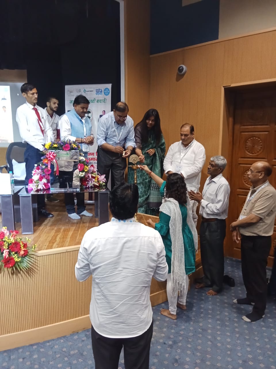 पृथ्वी दिवस पर आयोजन कर धरती के संरक्षण के लिए रोजाना एक घण्टे का समय निकालने की ली&nbsp;शपथ