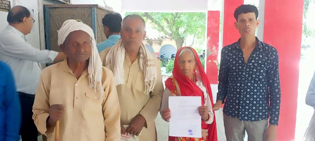 ग्राम पंचायत सचिव का कारनामा जिंदा तीन पेंशनधारकों को दर्शा दिया मृत&nbsp;घोषित