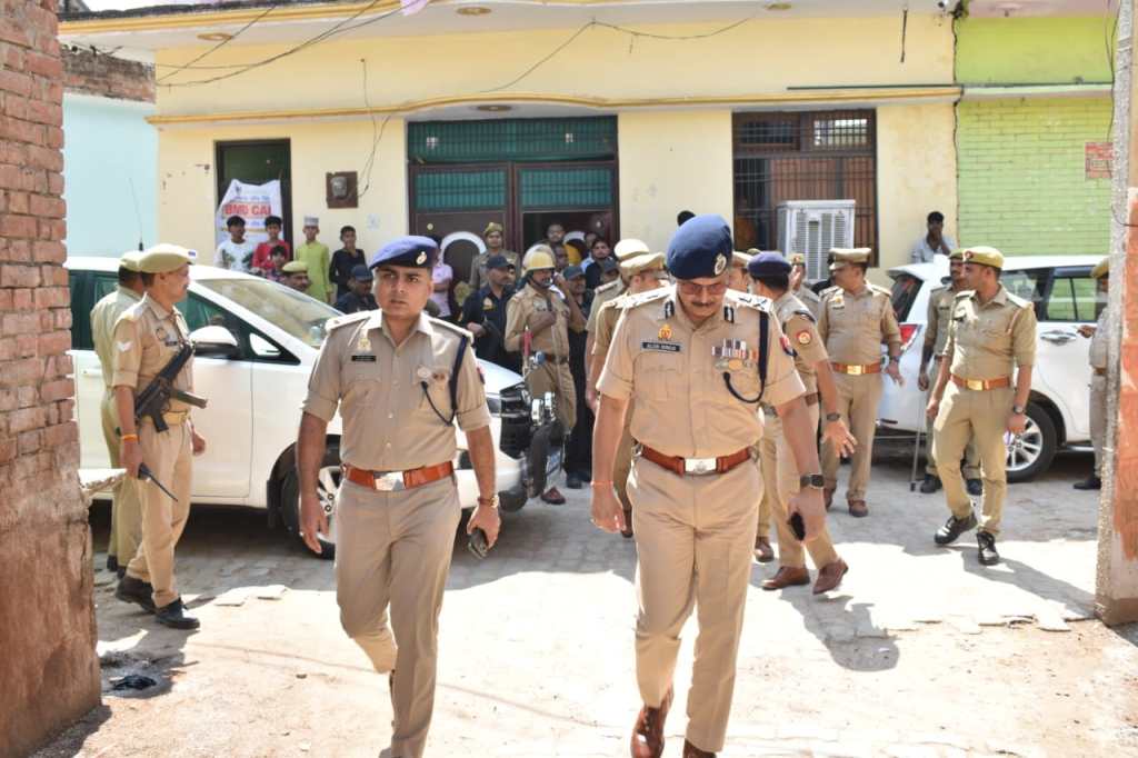 शान्ति व्यवस्था का जायजा लेने एडीजी  जोन भी&nbsp;आये