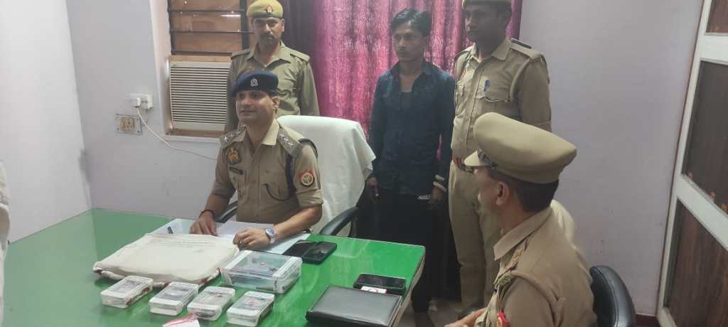 कालपी में अधिवक्ता के यहाँ हुई चोरी का पर्दाफ़ाश , एक बदमाश पकड़ा , निशानदेही पर मिला सामान&nbsp;–नकदी