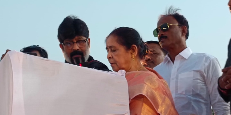 गिरिजा चौधरी ने रंगारंग समारोह के बीच टाउन हाल के खुले मैदान में ग्रहण की&nbsp;शपथ