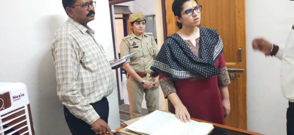 ब्लाक स्तर तक करंट दौडाने की डीएम की मुहिम,   कदौरा में निरीक्षण से चुस्त दुरूस्त हुयी&nbsp;व्यवस्थायें