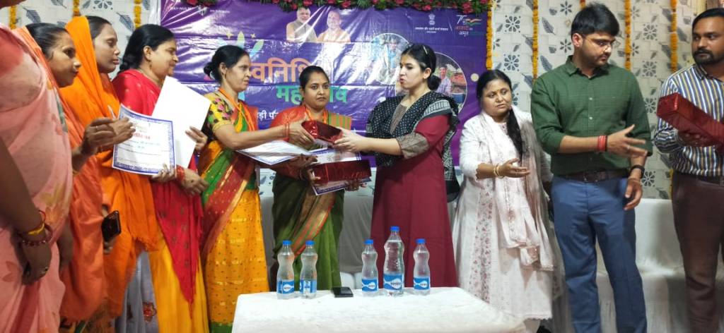 सरकार पैलेस में फुटपाथी दुकानदारों  के लिए आयोजित हुआ&nbsp;मेला