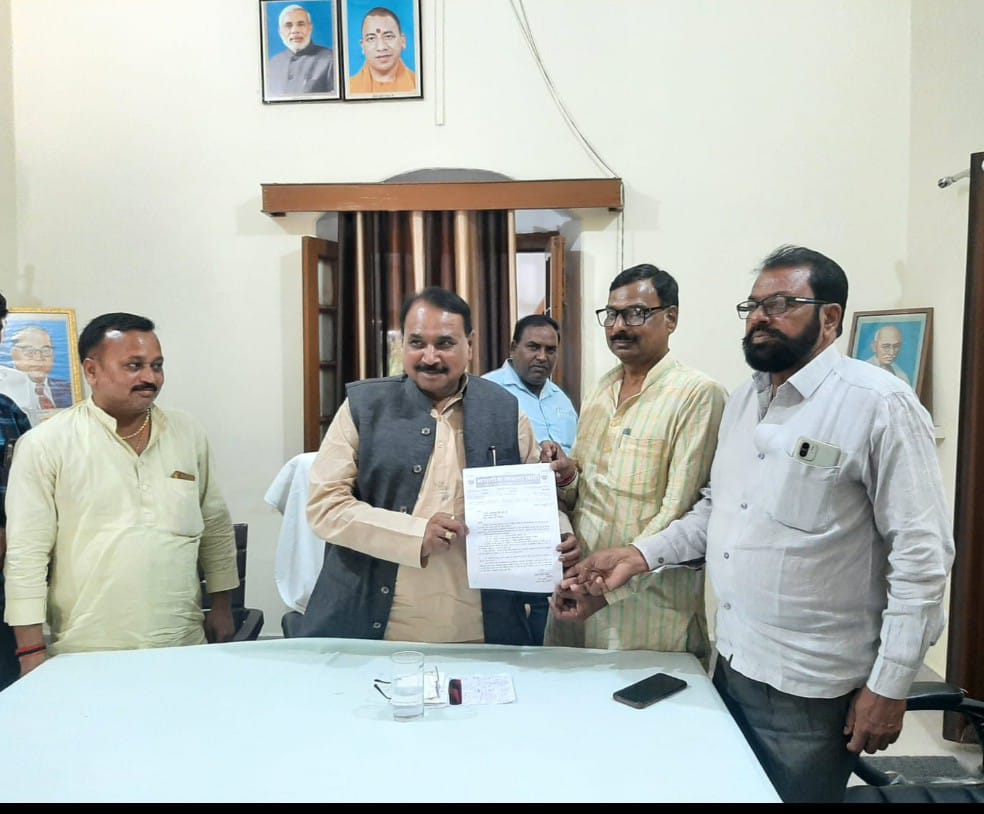 ट्रेनों के ठहराव की बहाली के लिए भाजपा नेता केन्द्रीय मंत्री से&nbsp;मिले