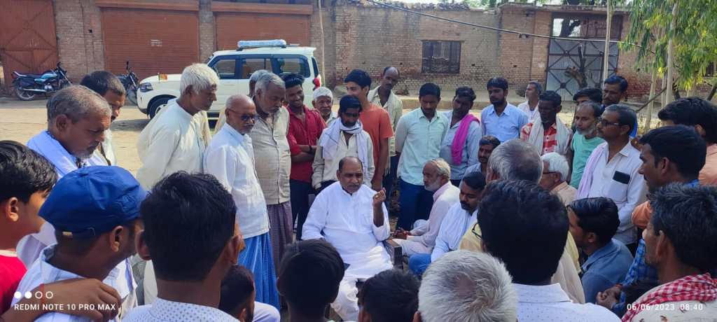 सदर विधायक ने बैरागढ़ पहंुच कर आत्महत्या करने वाले पिता के परिवार को ढांढस&nbsp;बधाया