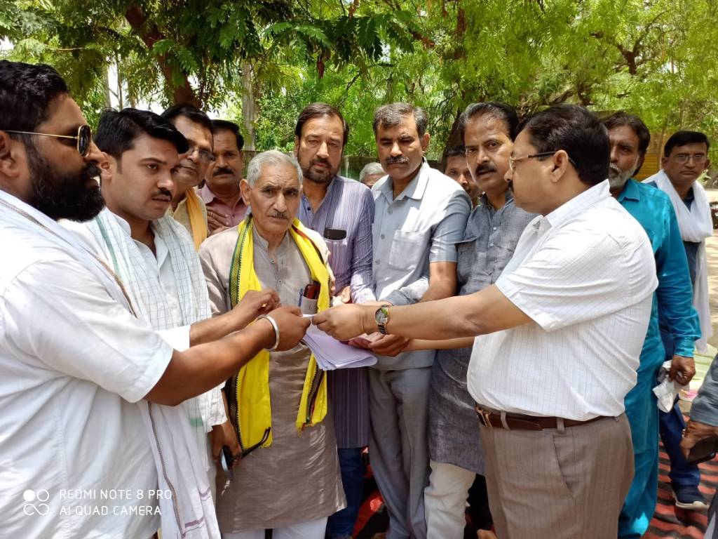 कलेक्ट्रेट में धरना देकर की बृजभूषण को जेल भेजने की&nbsp;मांग