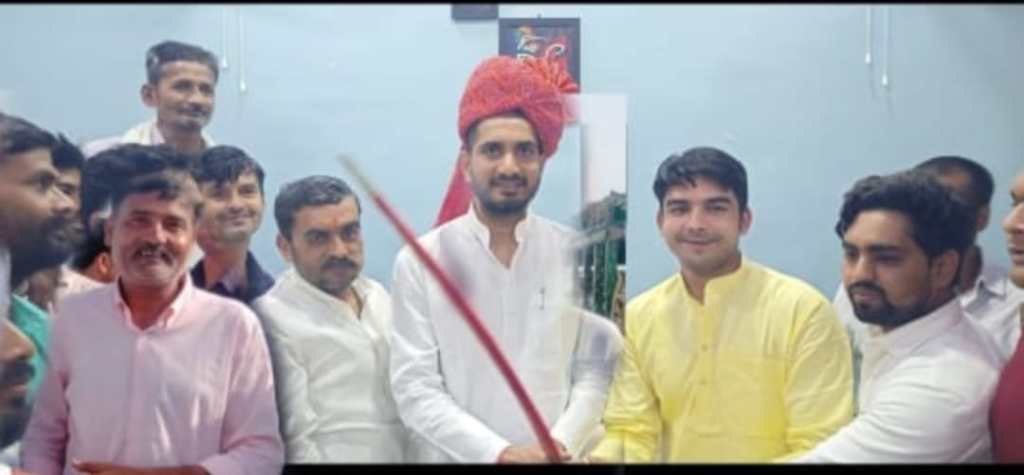 आदित्य यादव का दीपू त्रिपाठी के आवास पर शहजादे की तरह&nbsp;स्वागत