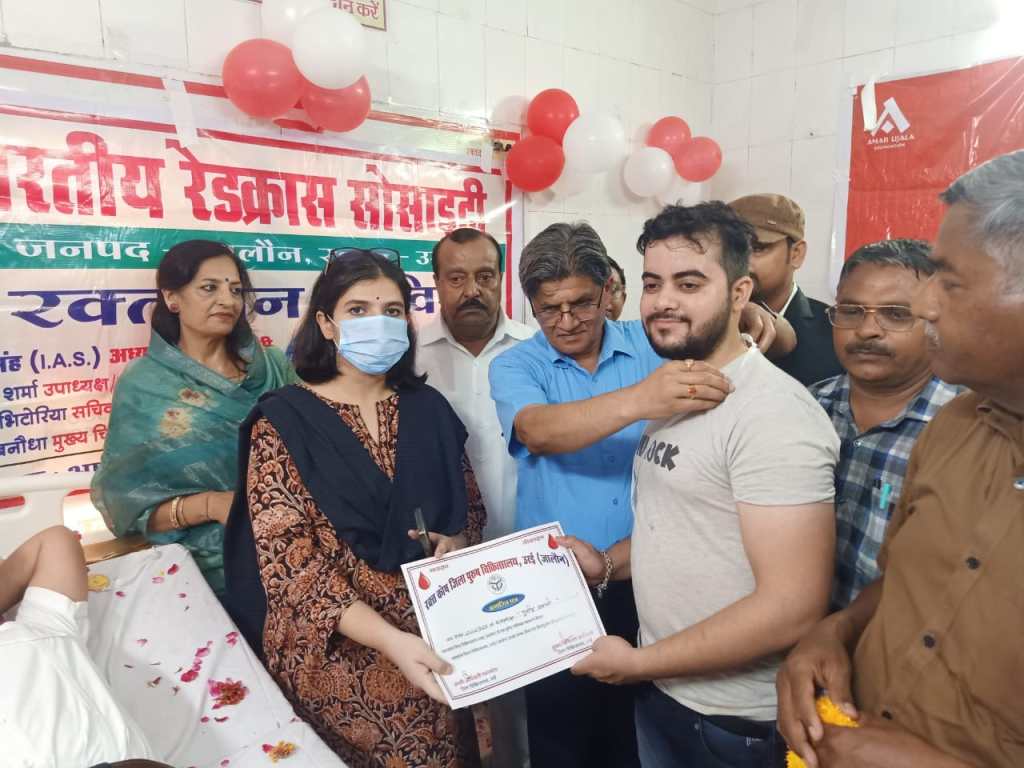 विश्व रक्तदान दिवस पर ब्लड बैंक में शिविर आयोजित, रक्तकणिका ममता स्वर्णकार के 50वें रक्तदान पर बधाइयों का तांता