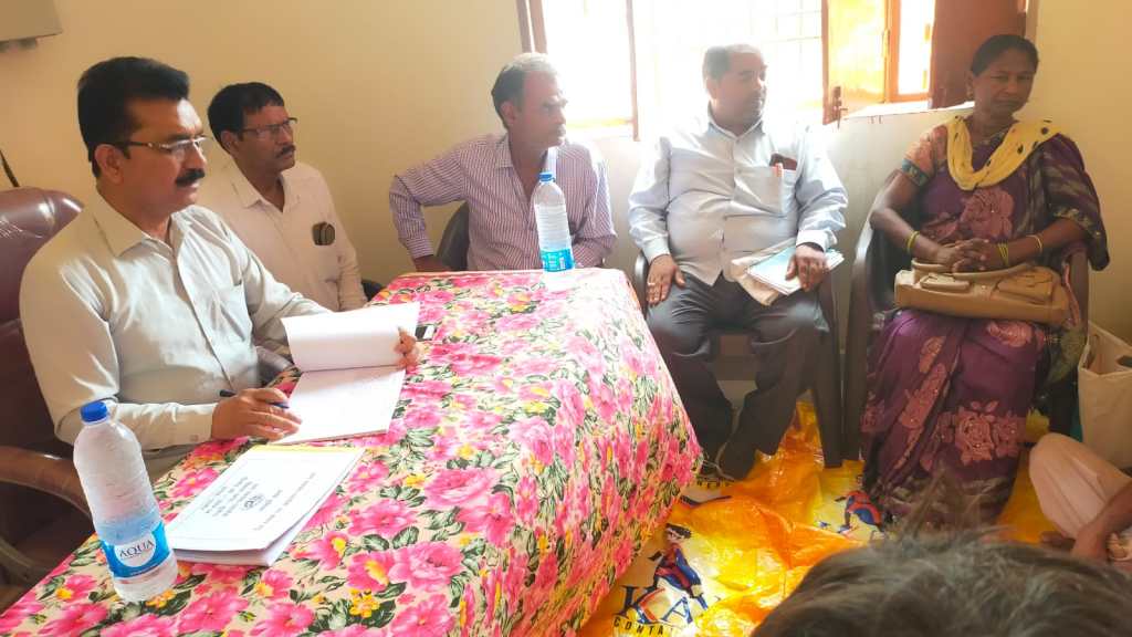 जन चौपाल में निस्तारित की लोगों की&nbsp;समस्याएं