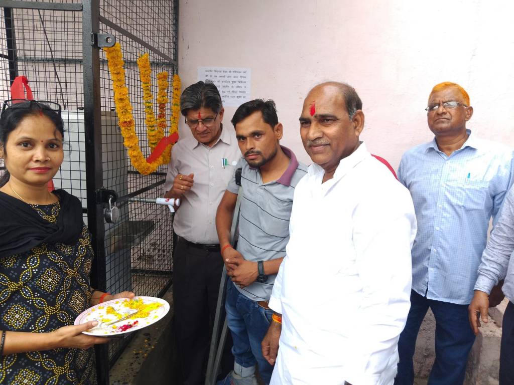 सीएमओ कार्यालय परिसर में दिव्यांगों के लिये वाटर कूलर, सदर विधायक ने फीता काटकर किया&nbsp;शुभारंभ