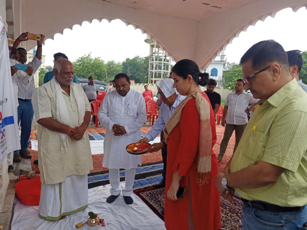 उरई क्लब के आलीशान सुंदरीकरण कार्य का भूमि पूजन, 1 वर्ष में 12 करोड़ की लागत से कार्य होगा&nbsp;पूरा