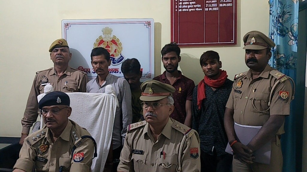 कोतवाल समीर सिंह के नेतृत्व में जालौन पुलिस ने पकड़े 4&nbsp;चोर