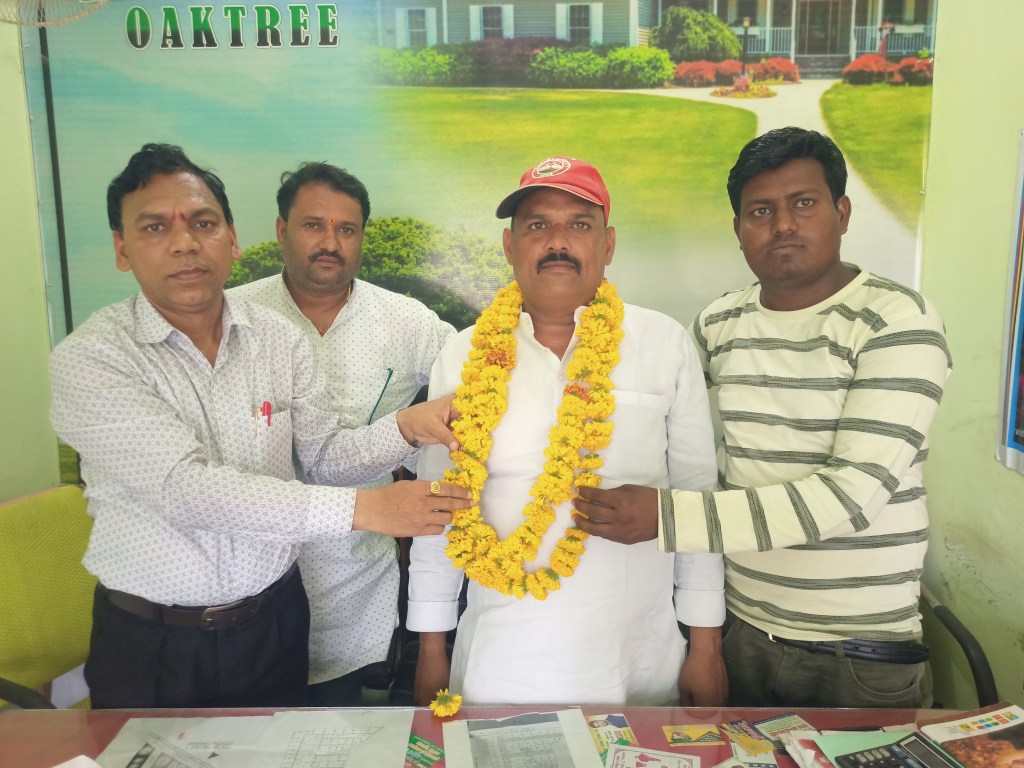 वेद बने विधानसभा अध्यक्ष उरई ,समर्थकों में खुशी की लहर, बांटी&nbsp;मिठाई