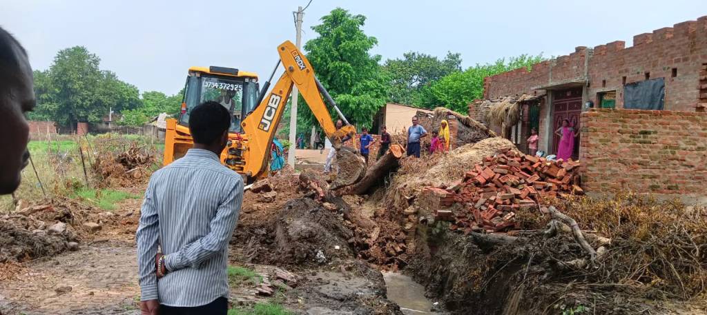 बरसात में टापू बन जाना बन गयी थी टीहर की नियति, प्रधान प्रदीप गौरव ने चार दशक बाद दिलायी स्थायी&nbsp;निजात