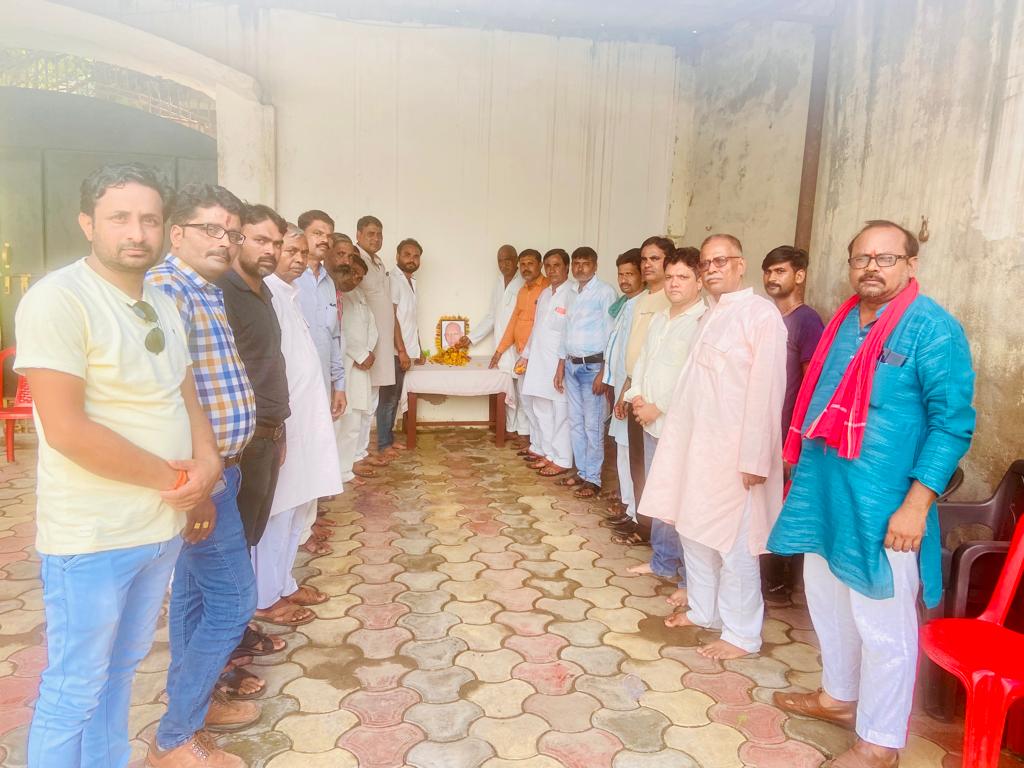 इन्द्रजीत सिंह यादव की याद करके भावुक हुये पार्टी के नेता, सपा कार्यालय में शोक सभा&nbsp;आयोजित