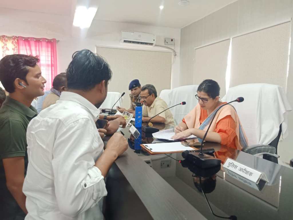 डीएम चांदनी सिंह के तेवरों से कैसे अधिकारियों के छूटे&nbsp;छक्के