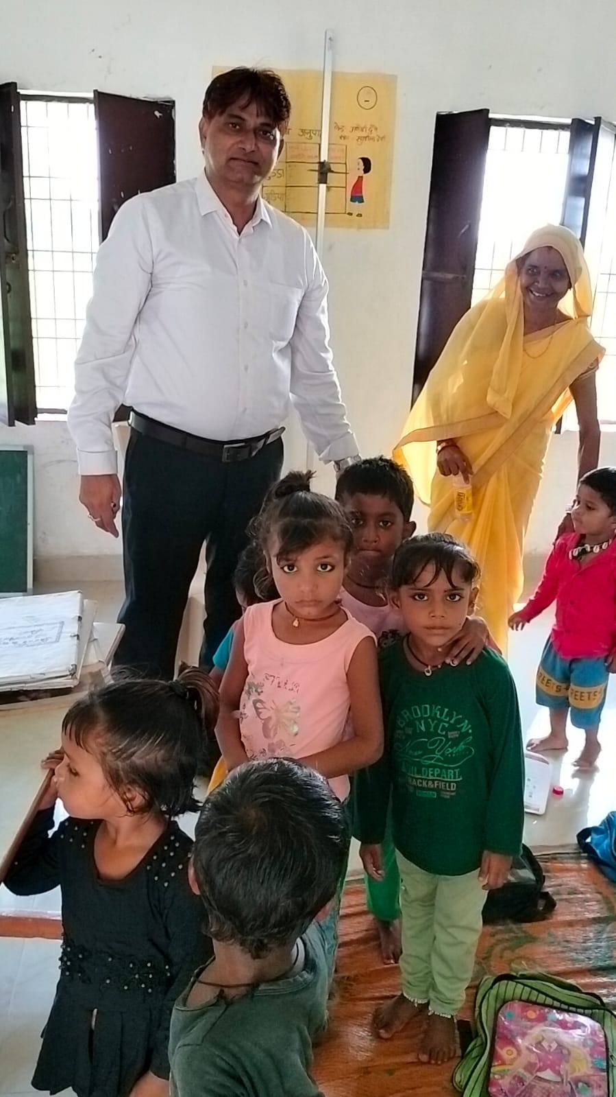 कार्यक्रम अधिकारी का आकस्मिक निरीक्षण 7 कार्यकत्रियों और 5 सहायिकाओं का वेतन&nbsp;रोका