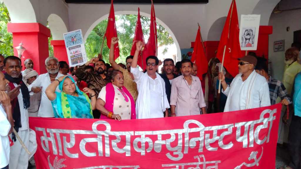 मणिपुर सरकार की बर्खास्तगी के लिये दहाड़ी&nbsp;भाकपा