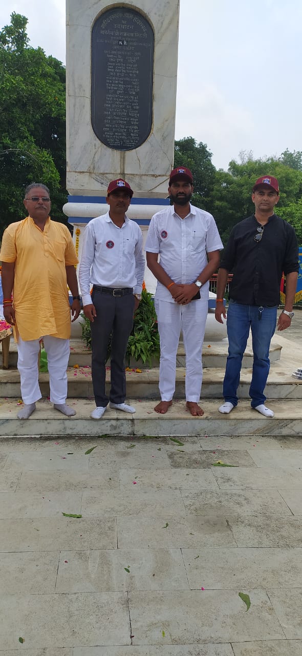 सेवानिवृत्त हवलदार आशुतोष प्रजापति परोपकारी कार्यों से बटोर रहे&nbsp;सुर्खियां