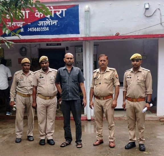 कदौरा पुलिस ने पौने चार किलो गांजा के साथ&nbsp;पकड़ा