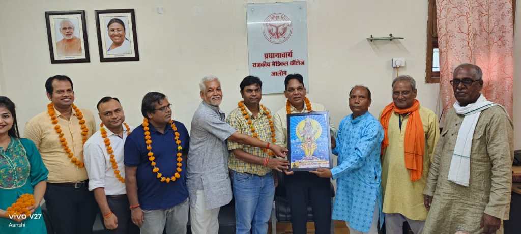 दूरबीन विधि से बालक के गले की चुंबक निकालने वाली डाॅक्टर टीम का&nbsp;सम्मान