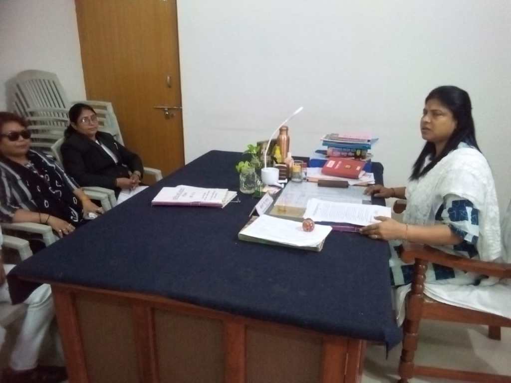 अदालती मुकदमों में गरीबों को सरकारी खर्च पर वकील, योजना की बैठक करके की&nbsp;समीक्षा