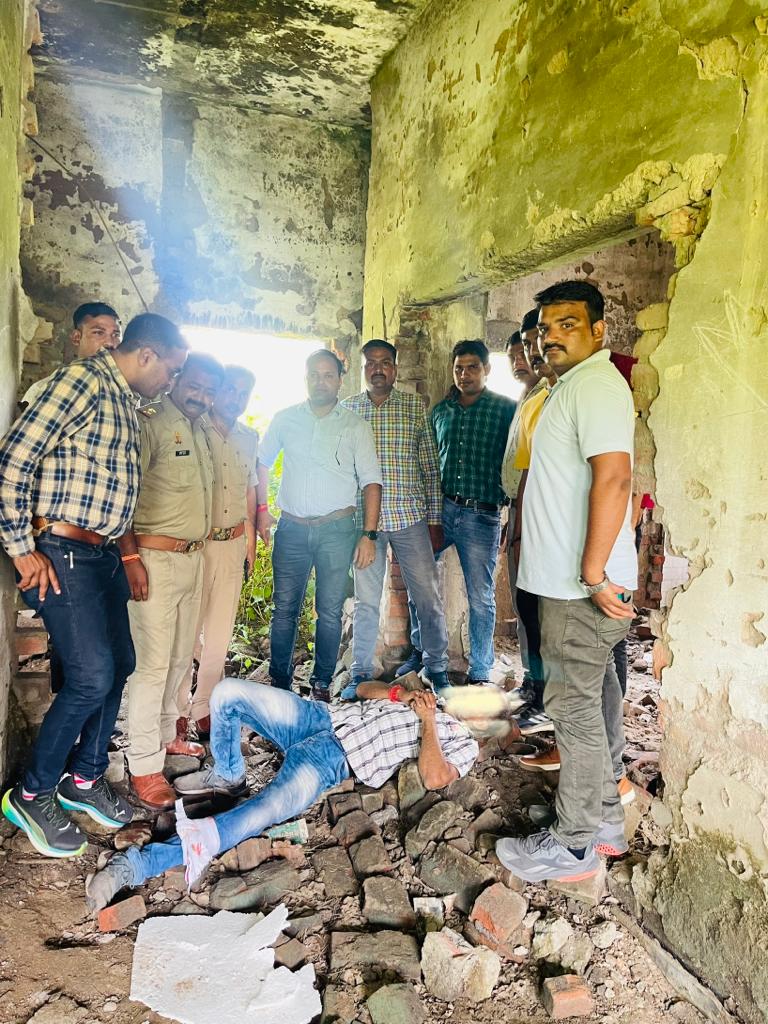 50 हजार के इनामी गांजा तस्कर को पुलिस ने एक और बदमाश के साथ&nbsp;दबोचा