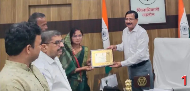 ग्राम प्रधान ममता देवी को ‘कैच द रैन’ के लिए लाल किले पर सम्मान, जिलाधिकारी ने दी&nbsp;बधाई